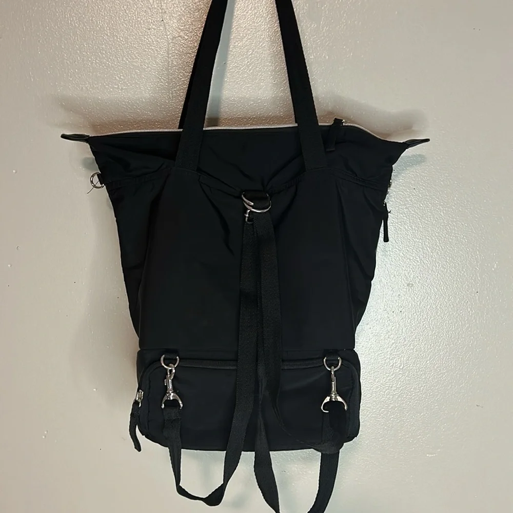 Skip Hop Diaper/Back Pack NWOT in excellent condition w/diaper changing station